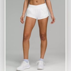 LULULEMON Hotty hot Low Rise Lined Short 2.5” Gently worn, size 4, runs small